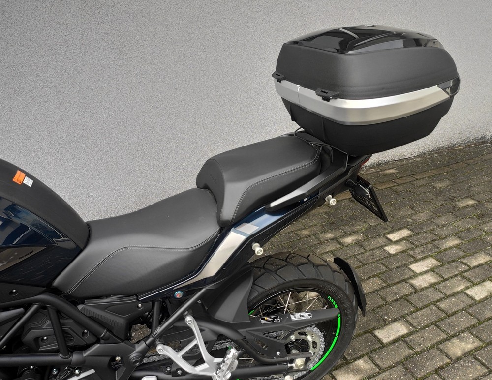 Kufer centralny 48L czarny światła LED - obrazek 13