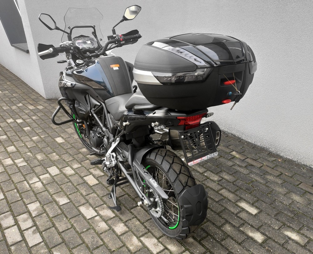 Kufer centralny 48L czarny światła LED - obrazek 14