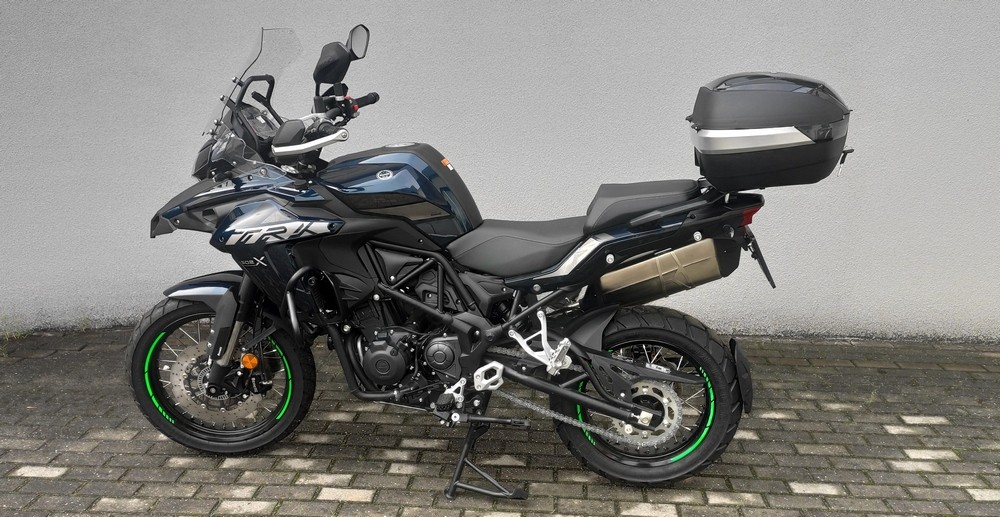 Kufer centralny 48L czarny światła LED - obrazek 16