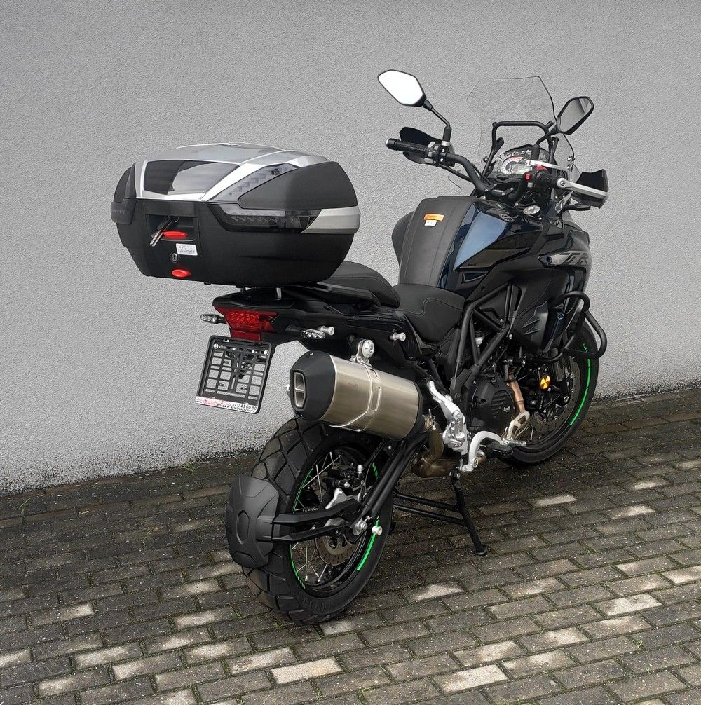 Kufer centralny 48L czarny światła LED - obrazek 15